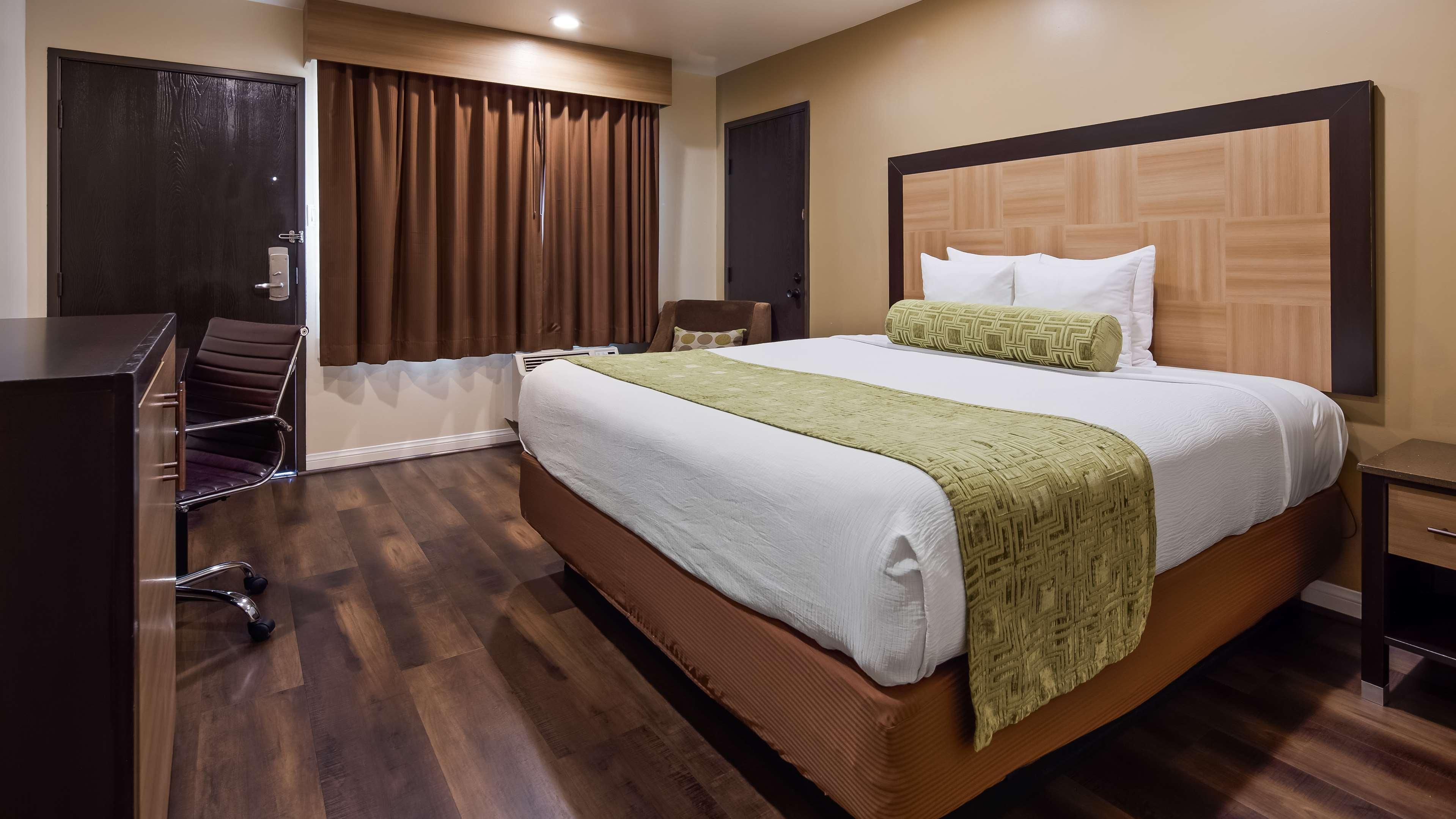 Best Western Plus Glendale Exterior photo
